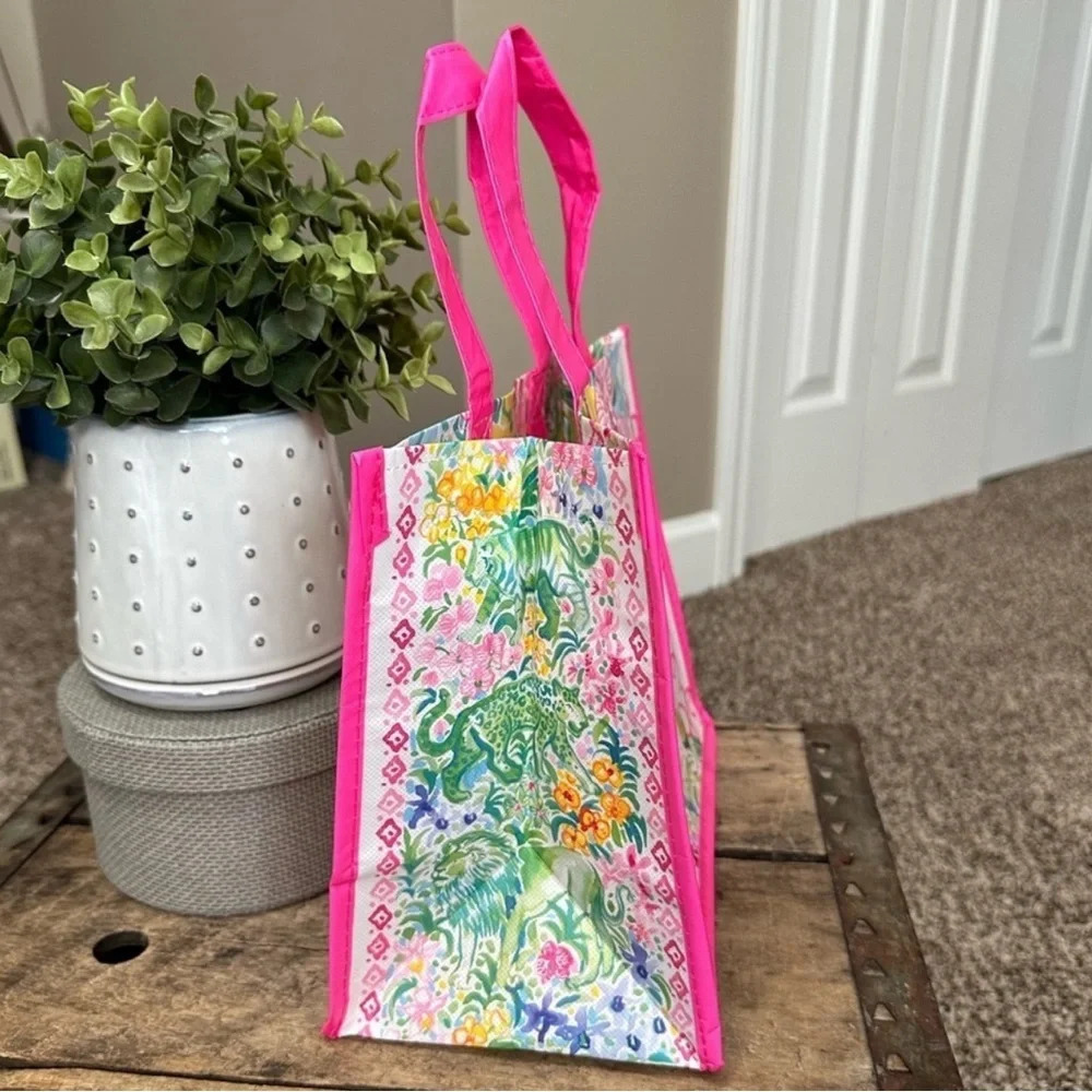 NWOT Lilly Pulitzer Floral Garden Pink Leopard
Reusable Plastic 11" x 9" Tote - Picture 3 of 6